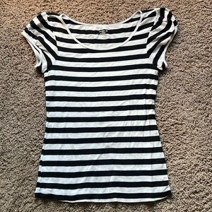 Women’s cap sleeve striped tshirt size medium